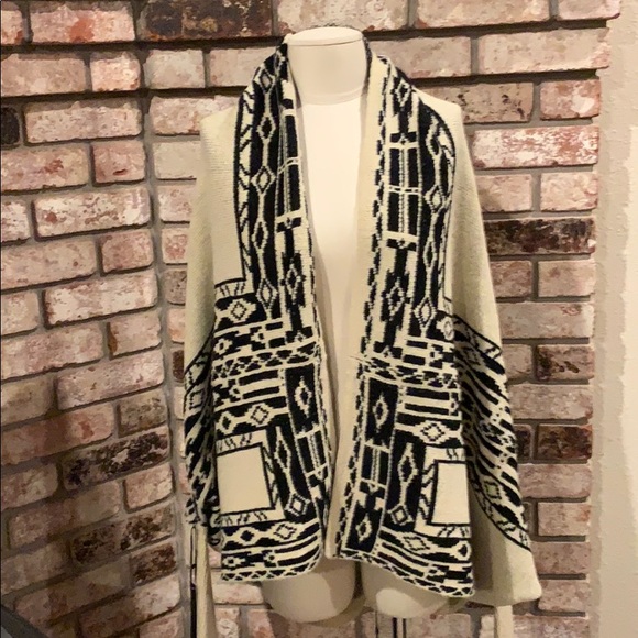 BCBG Upside down reversible sweater - Picture 4 of 5